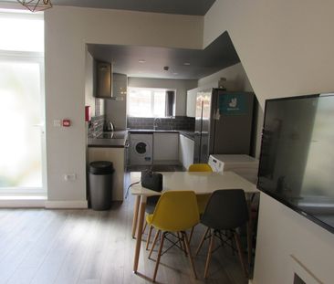 Room in a Shared House, Hannan Road, L6 - Photo 1