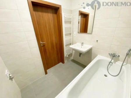 Dlouhodobý pronájem bytu s terasou 2+kk na ulici Janského v Olomouci - Fotografie 2