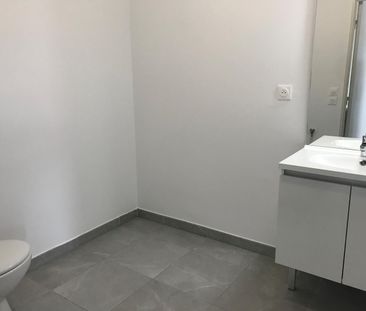 location Appartement T2 DE 38.5m² À ARLES - Photo 4