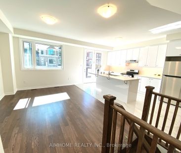 Townhouse For Lease | N8128114 - Photo 6