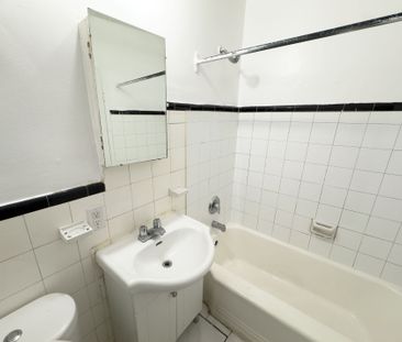 For Lease - 896 Eglinton Avenue Unit# 311, Toronto, Ontario - Photo 3