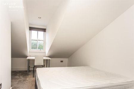 4 bedroom end of terrace house to rent - Photo 5