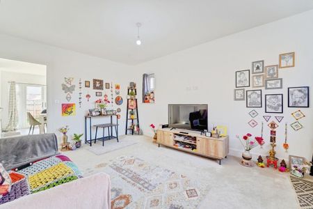 3 bedroom semi-detached house to rent - Photo 5