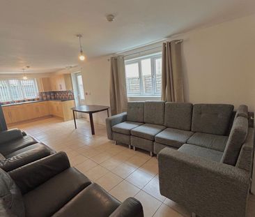 10 Bedroom Student Home – Llanbleddian Gardens - Photo 1