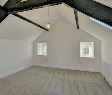 Newly refurbished three bedroom farmhouse - Photo 3