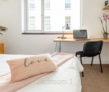 Room 1 - Photo 4