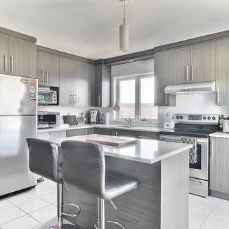 Superbe 4 1/2 + Bureau , LÉVIS, (St-David) 2ieme étage, air clim, 2 STATIONNEMENTS EXTÉRIEURS INCLUS, LIBRE LE 1ier mai 2026. - Photo 4