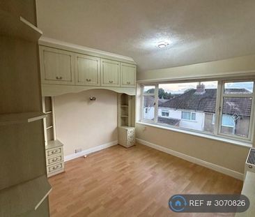 3 bedroom semi-detached house to rent - Photo 4