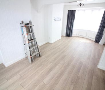 3 bedroom end of terrace house to rent - Photo 2