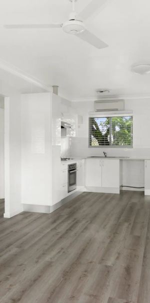 Top-floor unfurnished apartment in a convenient location - Photo 1
