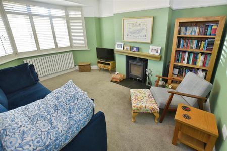 4 bedroom semi-detached house to rent - Photo 4