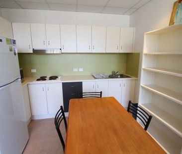 4-bedroom shared unit / apartment, Apt North Terrace - Photo 5