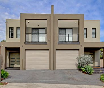 Stylish Duplex - Photo 2