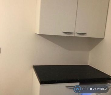 1 bedroom in a house share to rent - Photo 6