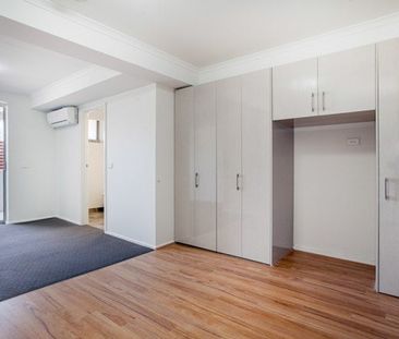 Studio Living In The Heart Of Carlton - Photo 5
