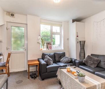 4 bedroom terraced house to rent - Photo 5