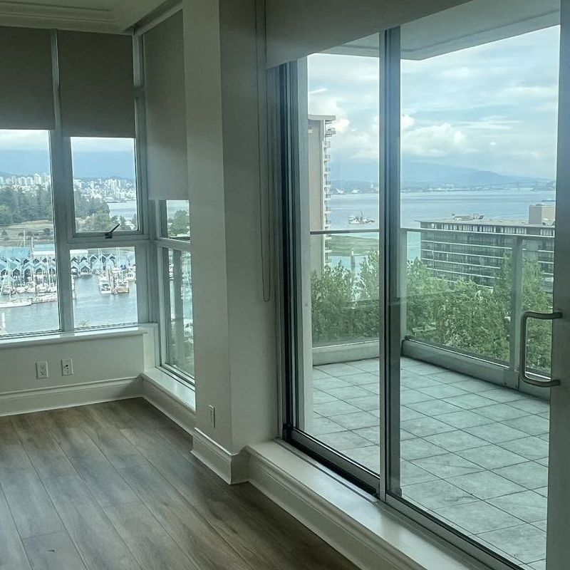 Coal Harbour Waterfront extra large 3 bedroom condo 2 Parking - Photo 1