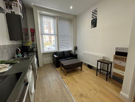 1 bedroom flat to rent - Photo 2