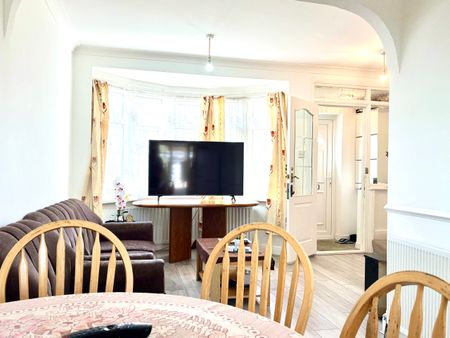 Bourne Avenue, Hayes - Photo 2