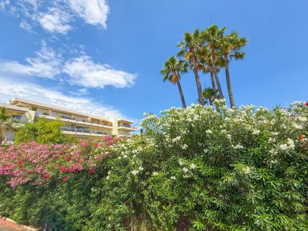 Location Appartement 2 pièces Meublé 30m² ST LAURENT DU VAR 06700 - Photo 2