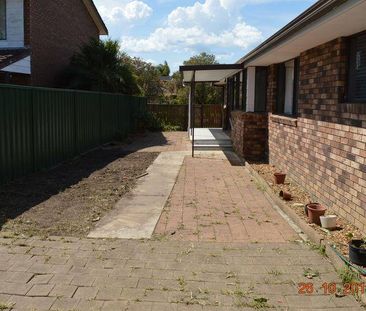 CHARMING FAMILY HOME WITH DOUBLE GARAGE CLOSE TO TOWN - Photo 2