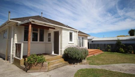 Tidy three bedroom house - Photo 5