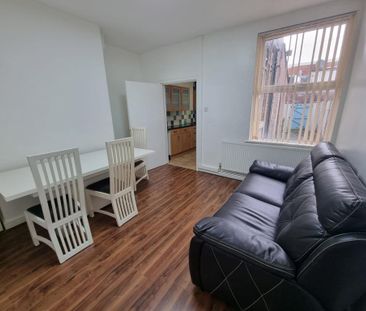 4 bedroom terraced house to rent - Photo 1