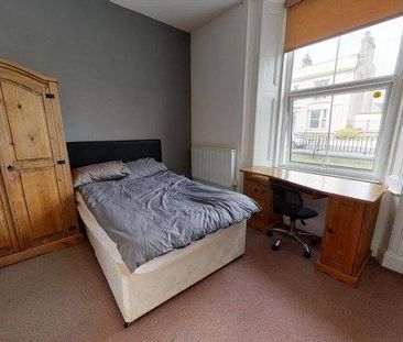 5 bedroom flat to rent - Photo 2