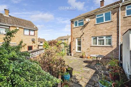 3 bedroom End Terraced to let - Photo 2