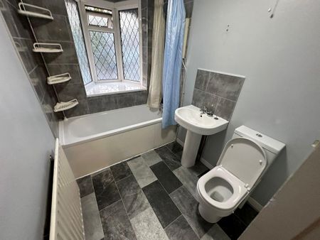 3 bedroom terraced house to rent - Photo 4