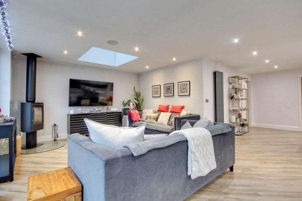 Well Lane, Willerby, Hull, HU10 - Photo 1