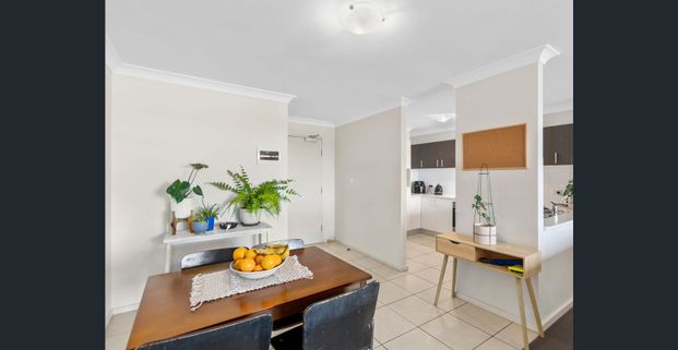 Central, Spacious & Convenient ! - Photo 1