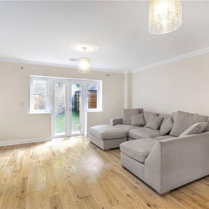 4 bedroom end of terrace house to rent - Photo 1