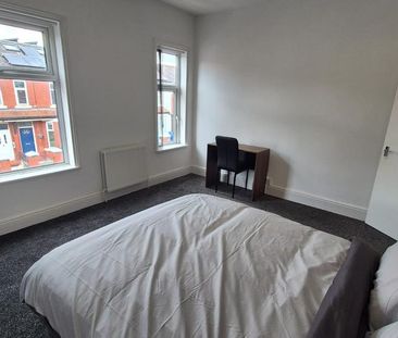 4 bedroom terraced house to rent - Photo 6