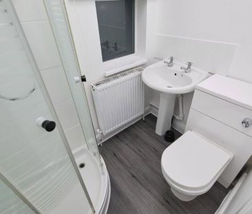 3 bedroom semi-detached house to rent - Photo 6