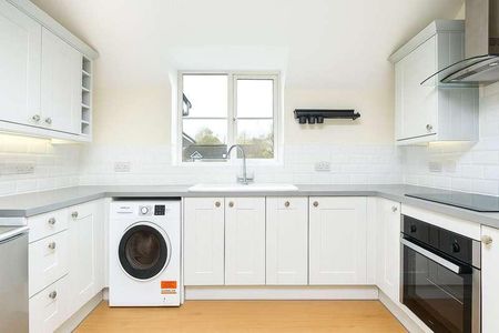 Kingswood Close, Camberley, Surrey, GU15 - Photo 5