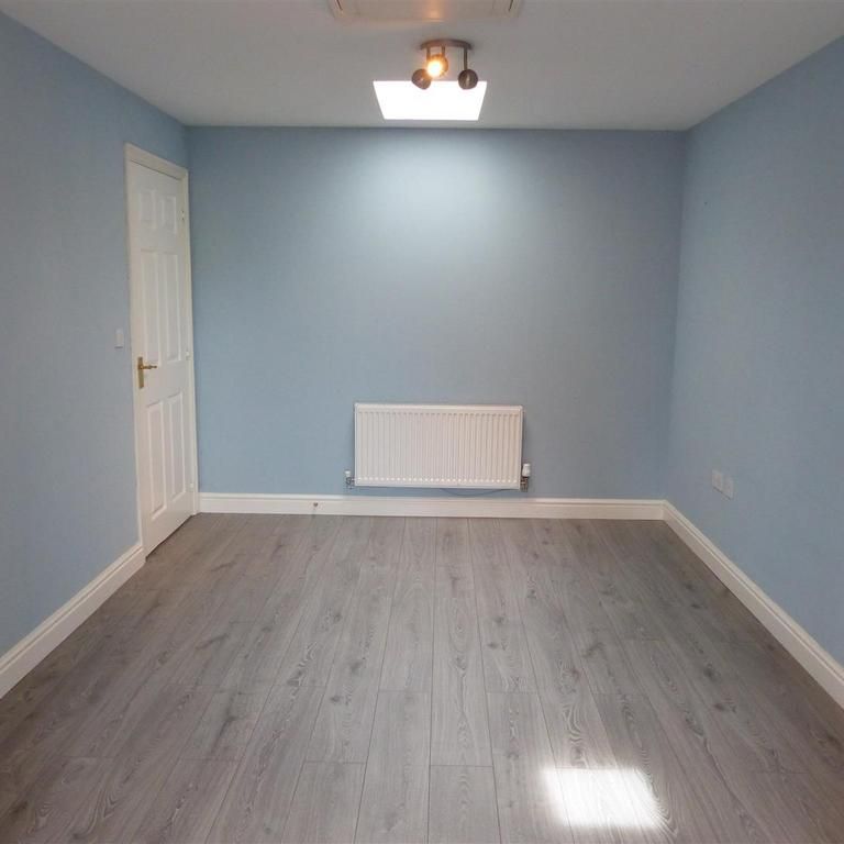 1 bedroom coach house to rent - Photo 1