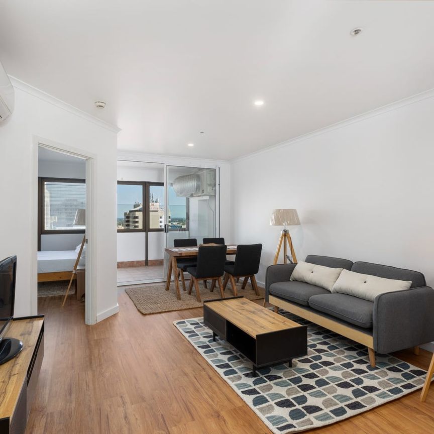 Luxurious, Renovated Urban Living in Central Adelaide - Photo 1