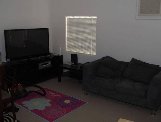 Private Burswood Villa Living - Photo 1