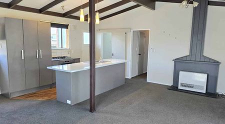 Lovely Home in Oxford Terrace - Photo 2