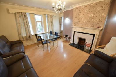 9 bedroom Flat in Otley Road Bed), Leeds - Photo 4