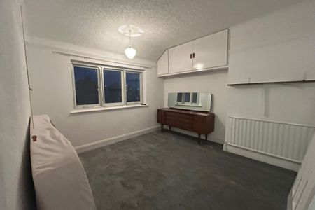 Edith Avenue - Photo 2