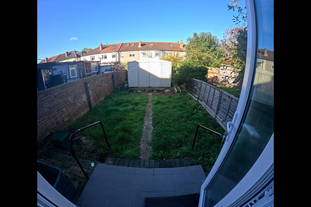 House share to rent - Photo 1