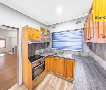 Spacious Family Living in a Convenient Westmead Locatio - Photo 5