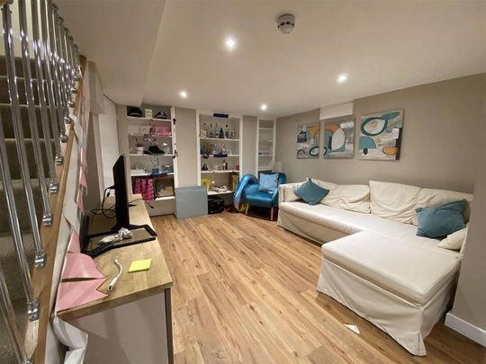 6 bedroom terraced house to rent - Photo 1