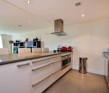 3 bedroom flat to rent - Photo 5