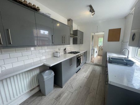 3 bedroom terraced house to rent - Photo 5