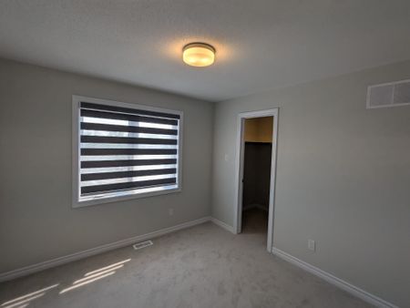 For Lease - 246 Rue De Beaugency Street, Orleans - Convent Glen and Area, Ontario - Photo 2