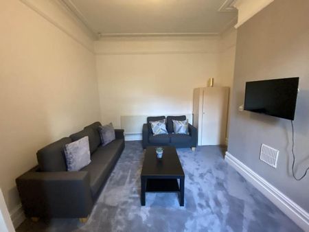 1 bedroom in a house share to rent - Photo 2