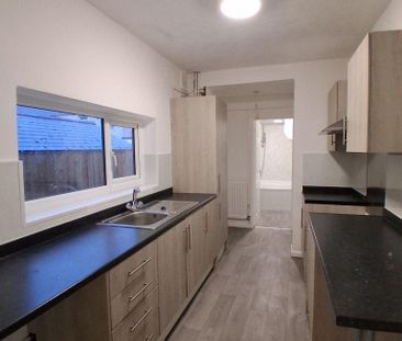 2 bedroom terraced house to rent - Photo 6